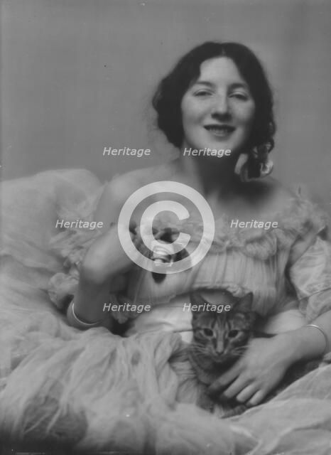 Miss Audrey Munson, with Buzzer the cat, portrait photograph, 1915 Mar. 23. Creator: Arnold Genthe.