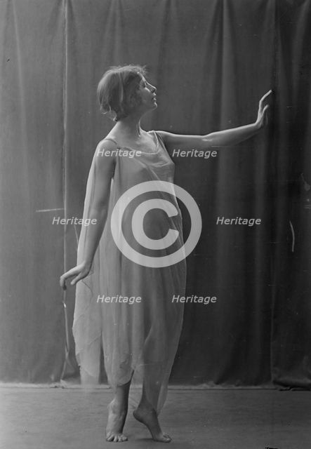 Miss Aurah Melnor, 1918 Sept. 6. Creator: Arnold Genthe.