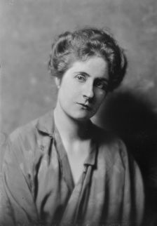 Miss B. Armour, portrait photograph, 1917 Nov. 21. Creator: Arnold Genthe