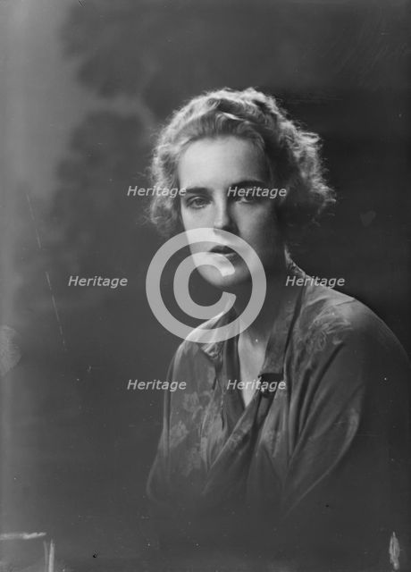 Miss Bahnsen, portrait photograph, 1919 Oct. 31. Creator: Arnold Genthe.