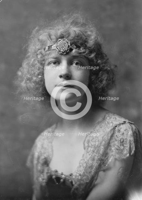 Miss Beatrice Linda Swanson, portrait photograph, 1918 Mar. 27. Creator: Arnold Genthe.