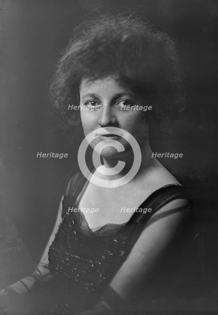 Miss Beatty, portrait photograph, 1918 Oct. Creator: Arnold Genthe.