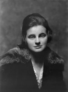 Miss C.C. Byington, portrait photograph, 1917 Nov. 24. Creator: Arnold Genthe
