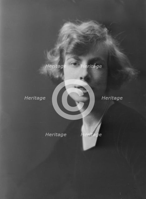 Miss Carolyn Steinman, (Mrs. J. Warren Schweder), portrait photograph, 1918 Oct. 10. Creator: Arnold Genthe.