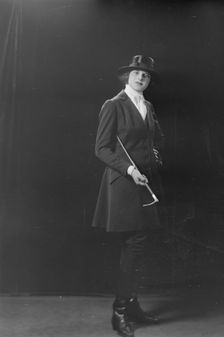 Miss Chaffee, or her friend Miss Dorothy Kuhn, portrait photograph, 1919 Apr. 12. Creator: Arnold Genthe