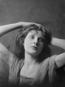 Miss Chaffee, portrait photograph, 1919 Mar. 4. Creator: Arnold Genthe