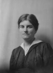 Miss Charlotte Hoffman Kellogg, portrait photograph, 1918. Creator: Arnold Genthe