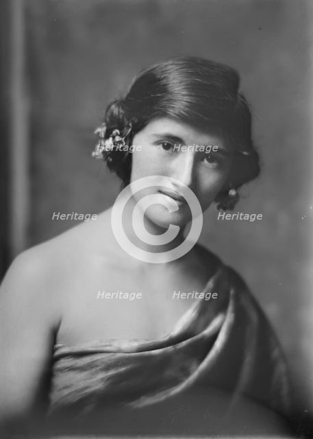 Miss Charlotte Lettaux, portrait photograph, 1919 Sept. 30. Creator: Arnold Genthe.
