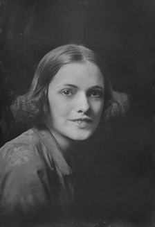 Miss Consuela Garcia, portrait photograph, 1919. Creator: Arnold Genthe