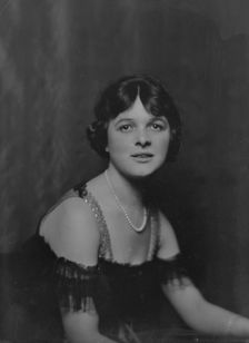 Miss Crystine Bowers, portrait photograph, 1917 Dec. 15. Creator: Arnold Genthe
