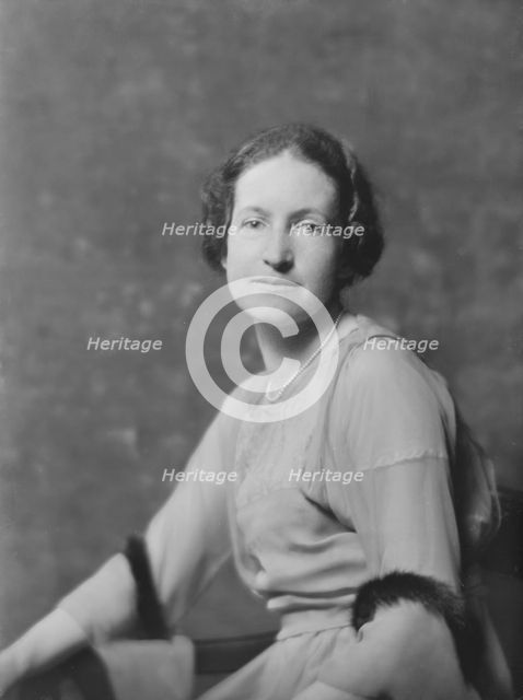 Miss D. Wright, portrait photograph, 1918 Apr. 8. Creator: Arnold Genthe.