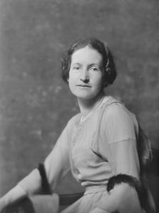 Miss D. Wright, portrait photograph, 1918 Apr. 8. Creator: Arnold Genthe