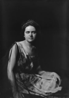 Miss Damrosch, portrait photograph, 1919 May 5. Creator: Arnold Genthe