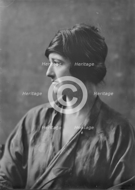 Miss Dianthe Pattison, portrait photograph, 1919 Mar. 26. Creator: Arnold Genthe.