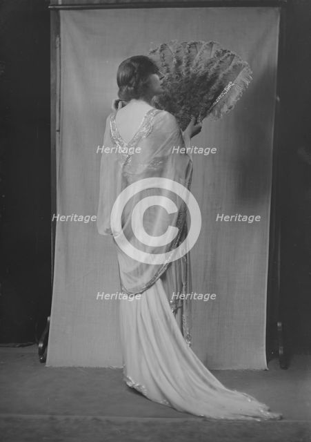 Miss Donner, portrait photograph, 1919 Mar. 6. Creator: Arnold Genthe.