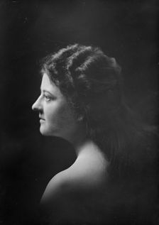 Miss Doris Doscher, portrait photograph, 1918 Dec. 12. Creator: Arnold Genthe