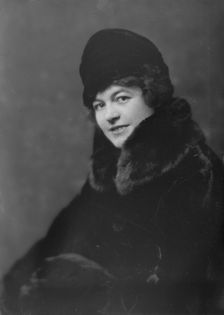Miss Dorothy Brown, portrait photograph, 1918 Jan. 11. Creator: Arnold Genthe