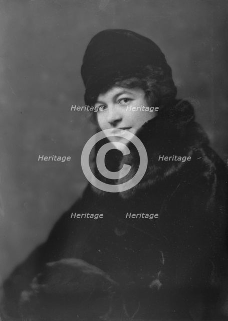 Miss Dorothy Brown, portrait photograph, 1918 Jan. 11. Creator: Arnold Genthe.