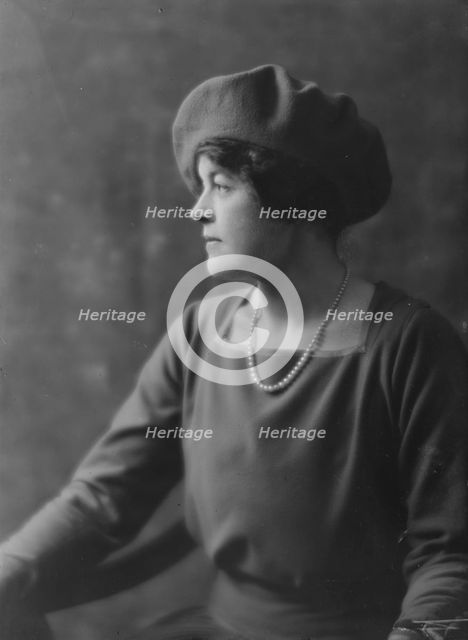 Miss Dorothy Brown, portrait photograph, 1918 Jan. 11. Creator: Arnold Genthe.