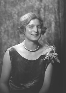Miss Dorothy Gibson, portrait photograph, 1926 Oct. 9. Creator: Arnold Genthe