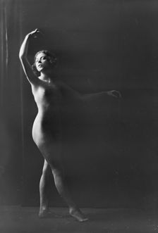 Miss Dorothy Scott, portrait photograph, 1918 July 10. Creator: Arnold Genthe