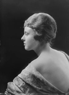 Miss Durant, portrait photograph, 1919 May 20. Creator: Arnold Genthe