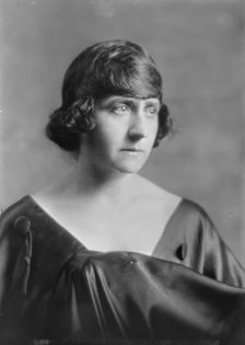 Miss E. Stettheimer, portrait photograph, 1918 Feb. 1. Creator: Arnold Genthe