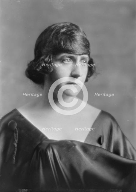 Miss E. Stettheimer, portrait photograph, 1918 Feb. 1. Creator: Arnold Genthe.