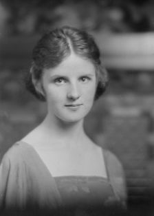 Miss Earline Espey, portrait photograph, 1918 Apr. 19. Creator: Arnold Genthe