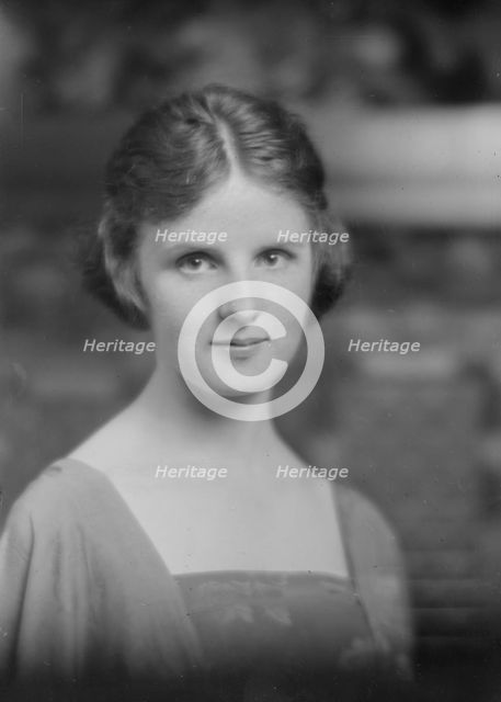 Miss Earline Espey, portrait photograph, 1918 Apr. 19. Creator: Arnold Genthe.