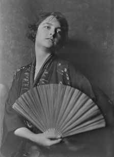 Miss Eleanor Boardman, portrait photograph, 1918 Sept. 1. Creator: Arnold Genthe