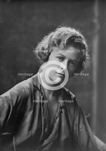 Miss Elizabeth Houghton, portrait photograph, 1919 June 17. Creator: Arnold Genthe.