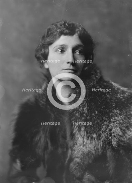 Miss Elizabeth Hutchinson Packard, portrait photograph, 1918 May 7. Creator: Arnold Genthe.