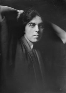 Miss Elizabeth Stuyvesant, portrait photograph, 1919 Jan. 19. Creator: Arnold Genthe