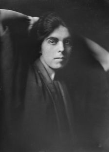 Miss Elizabeth Stuyvesant, portrait photograph, 1919 Jan. 19. Creator: Arnold Genthe