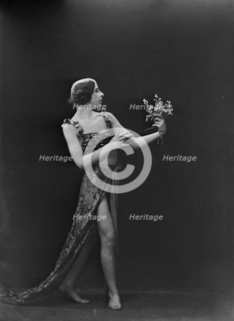 Miss Ernani Seibel, portrait photograph, 1919 June 21. Creator: Arnold Genthe.