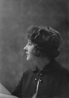 Miss Evelyn Greely, portrait photograph, 1919 Apr. 24. Creator: Arnold Genthe
