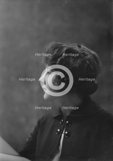 Miss Evelyn Greely, portrait photograph, 1919 Apr. 24.  Creator: Arnold Genthe.
