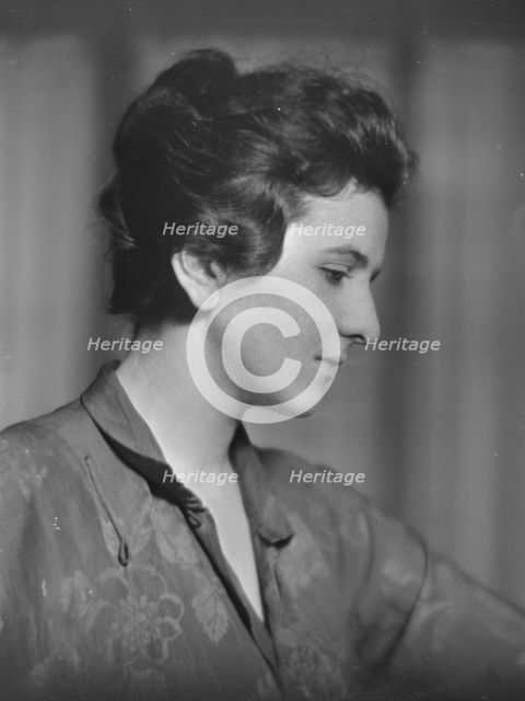 Miss Fannie Ingram, portrait photograph, 1919 May 17. Creator: Arnold Genthe.