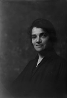 Miss Farkasch, portrait photograph, 1919 Oct. 8. Creator: Arnold Genthe