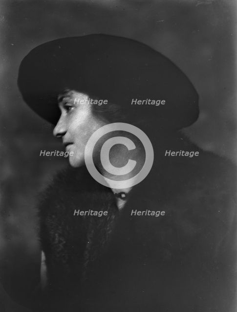 Miss Farkasch, portrait photograph, 1919 Oct. 8. Creator: Arnold Genthe.