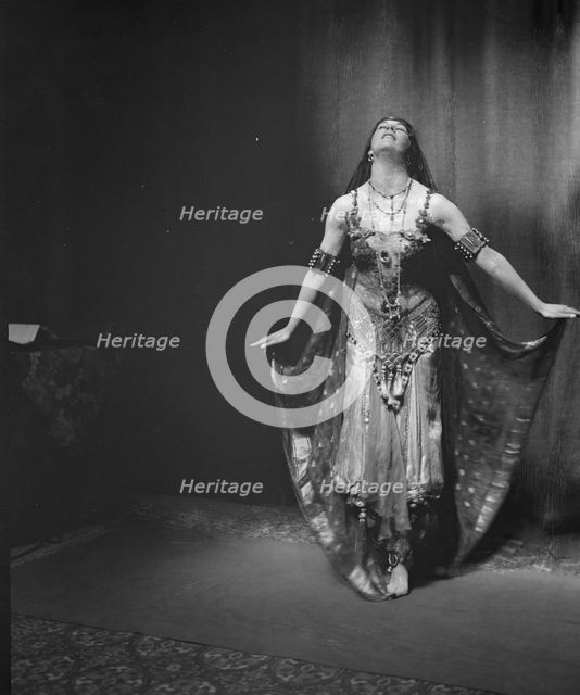 Miss Fontaine, between 1915 and 1920. Creator: Arnold Genthe.