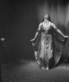 Miss Fontaine, between 1915 and 1920. Creator: Arnold Genthe