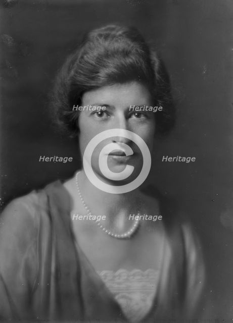 Miss Flore Revalles, portrait photograph, 1918 Sept. 26. Creator: Arnold Genthe.
