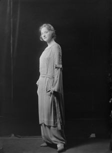 Miss Florence Von Wien, portrait photograph, 1919 Mar. 8. Creator: Arnold Genthe