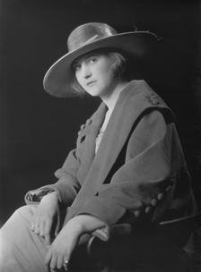 Miss Florence Von Wien, portrait photograph, 1919 Mar. 8. Creator: Arnold Genthe