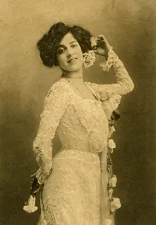 Miss Florence Collingbourne, English Actress, c1902. Creators: Ellis and Walery, Alfred Ellis & Walery