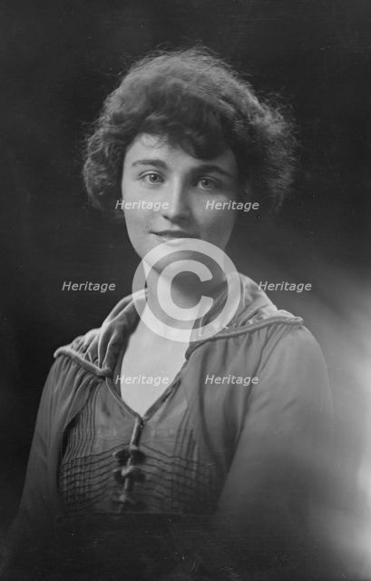Miss Frances Brown, portrait photograph, 1918 Dec. Creator: Arnold Genthe.