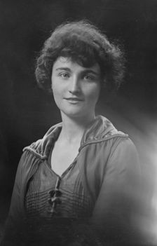 Miss Frances Brown, portrait photograph, 1918 Dec. Creator: Arnold Genthe