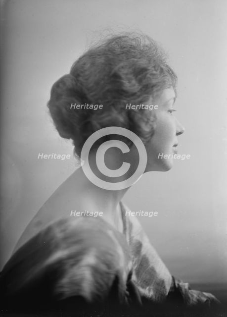 Miss G., (Mrs. J.L. Breese), portrait photograph, 1918 Dec. or 1919 Jan. Creator: Arnold Genthe.